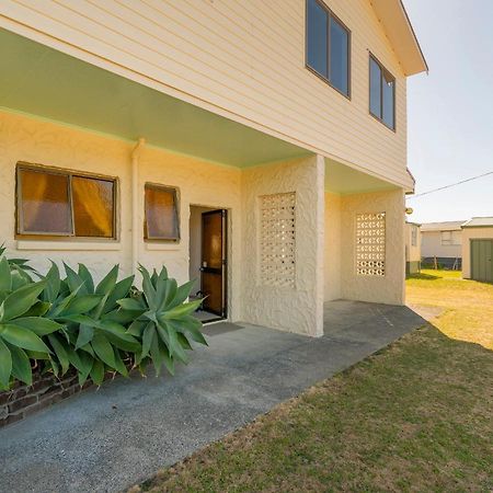 Cosy At Cooks - Cooks Beach Downstairs Unit Exterior photo
