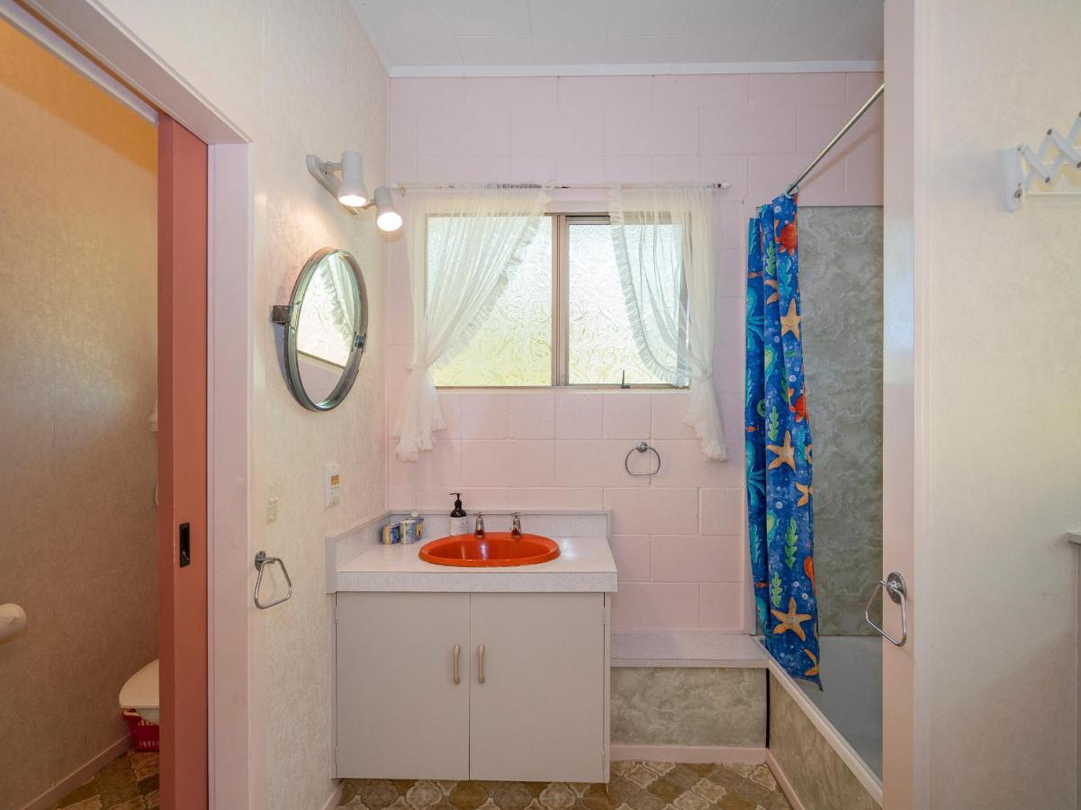 Cosy At Cooks - Cooks Beach Downstairs Unit Exterior photo