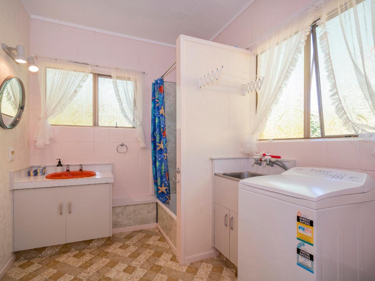 Cosy At Cooks - Cooks Beach Downstairs Unit Exterior photo