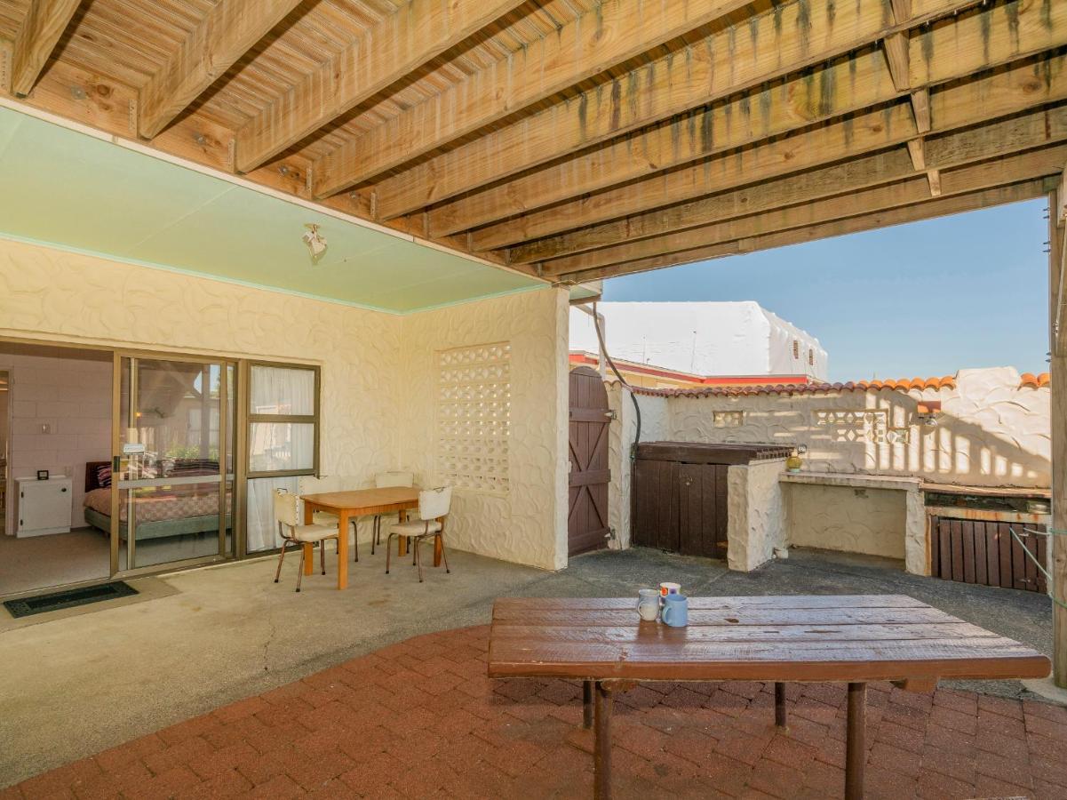 Cosy At Cooks - Cooks Beach Downstairs Unit Exterior photo